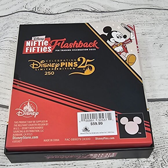 NEW! Disneyland Goofy Exploring Frontierland & Adventuraland Z fold LE 250 Pin A - Picture 2 of 3